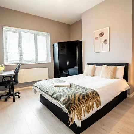 London City Escape - Stylish 2 Bedroom Apartment